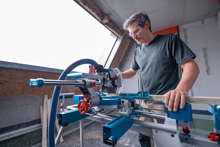 Image du produit Bosch Professional Scie pendulaire à onglet à accu BOSCH Click+Go GCM 18V-216 D BITURBO