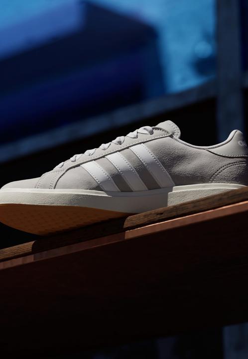 Image du produit Adidas Baskets GRAND COURT BASE 00s (44)