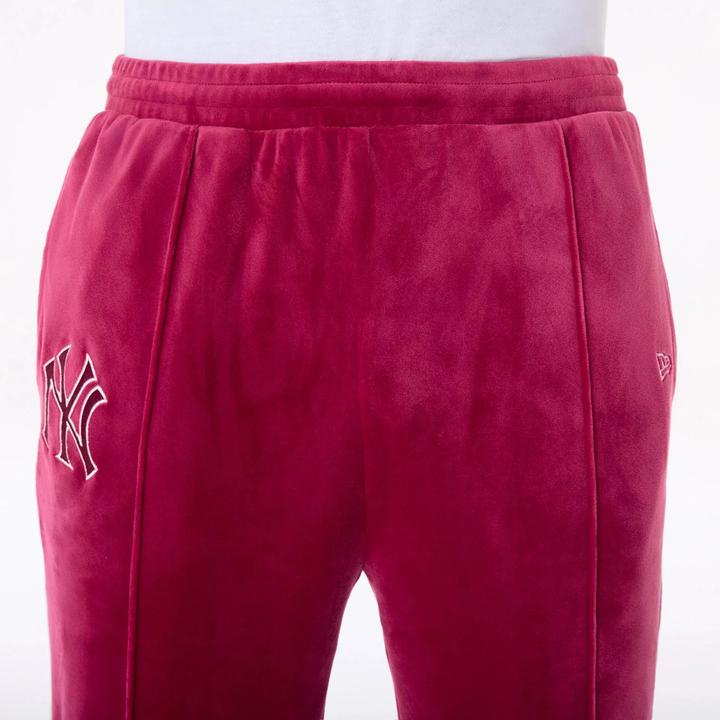 Produktbild New Era Jogginganzug aus Velours New York Yankees Track (L)
