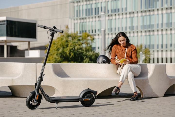 Actual product image Segway-Ninebot F2E (25 km/h, 40 km, 400 W)