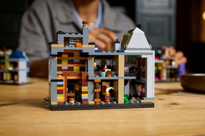 Actual product image LEGO Die Zauberläden der Winkelgasse (76444, LEGO Harry Potter)