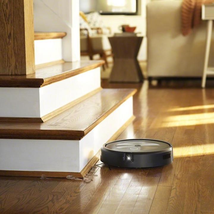 Actual product image iRobot Roomba j7+ (Robot vacuum)