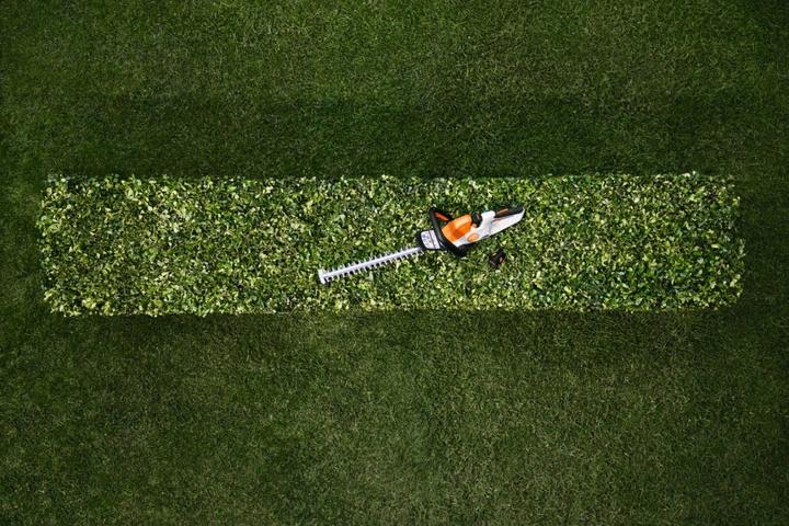 Actual product image Stihl Cordless hedge trimmer HSA 40 set with 2 x battery AS 2 and charger AL 1 (Cordless hedgecutters)