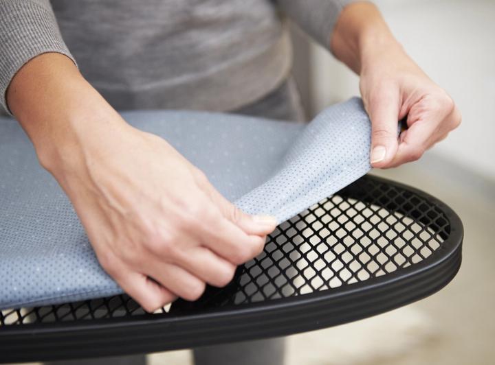 Produktbild Joseph Joseph Ironing Board Cover, Cotton with silicone iron rest- for use with Glide, Grey