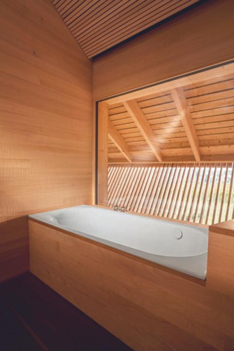 Actual product image Bette Comodo bathtub, 190 x 90 cm, 1622-, lateral overflow in front (228 l, 190 cm, 90 cm)