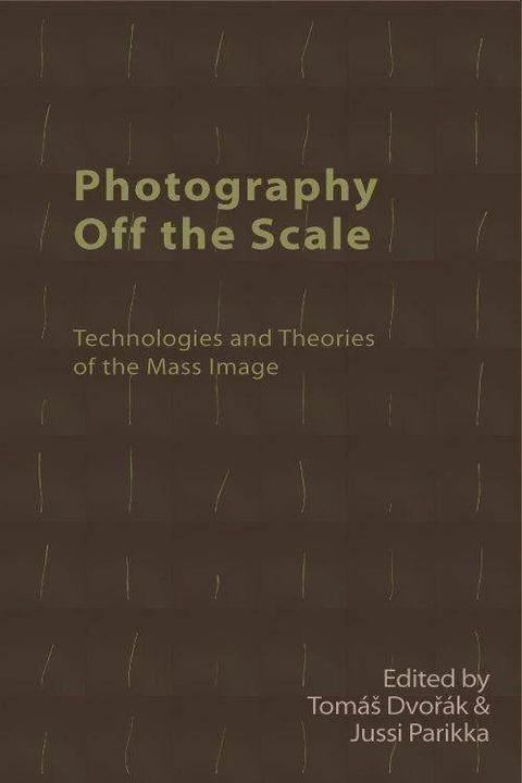 Image du produit Photography Off The Scale (Anglais, Jussi Parikka, Toma Dvoak, 2021)