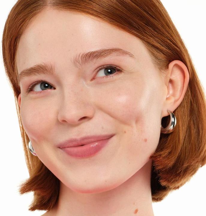 Actual product image essence Silky Blur Hydrating Longwear (100)