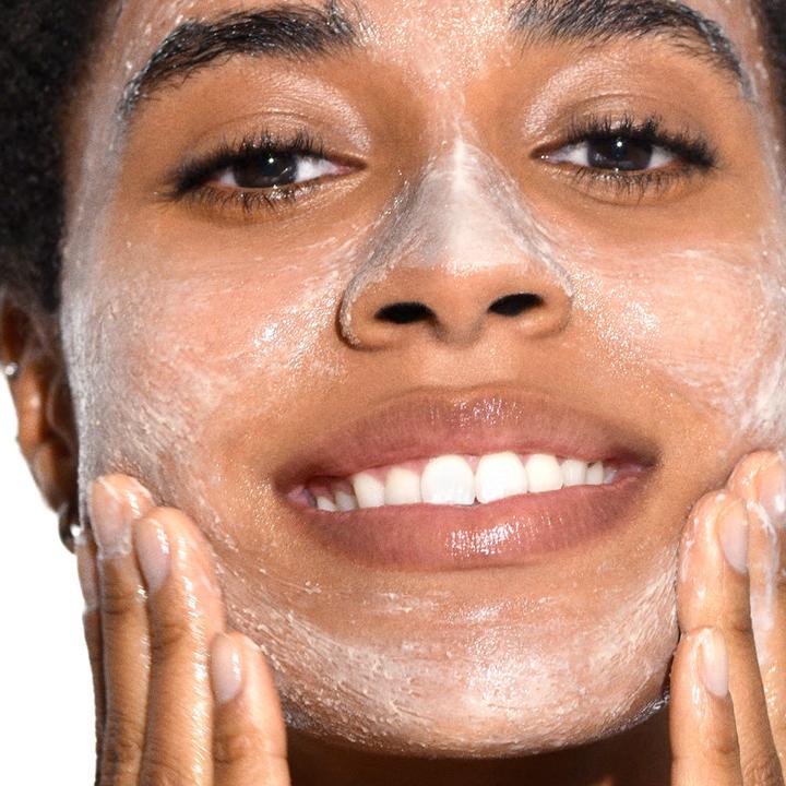 Immagine prodotto Veralab Smoothy Gentle Scrub Exfoliating And Gentle Cleanser For The Face - 50 Ml (Scrub detergente, 50 ml)