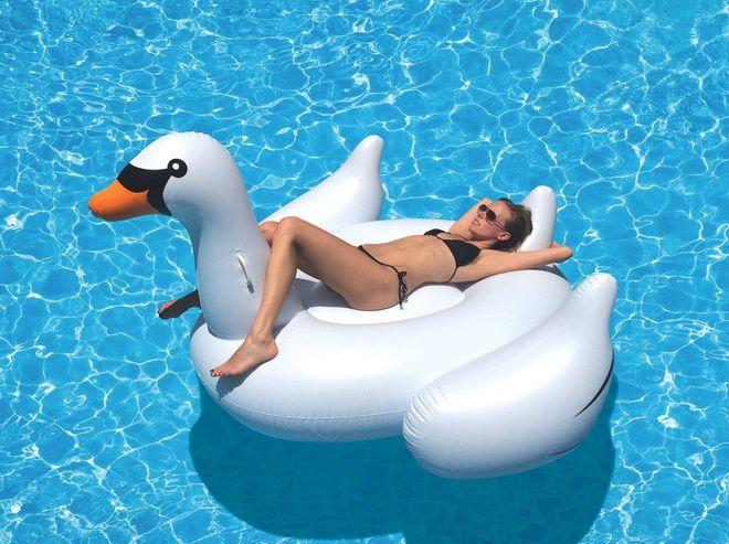 Actual product image MU Classic Inflatable swan air mattress