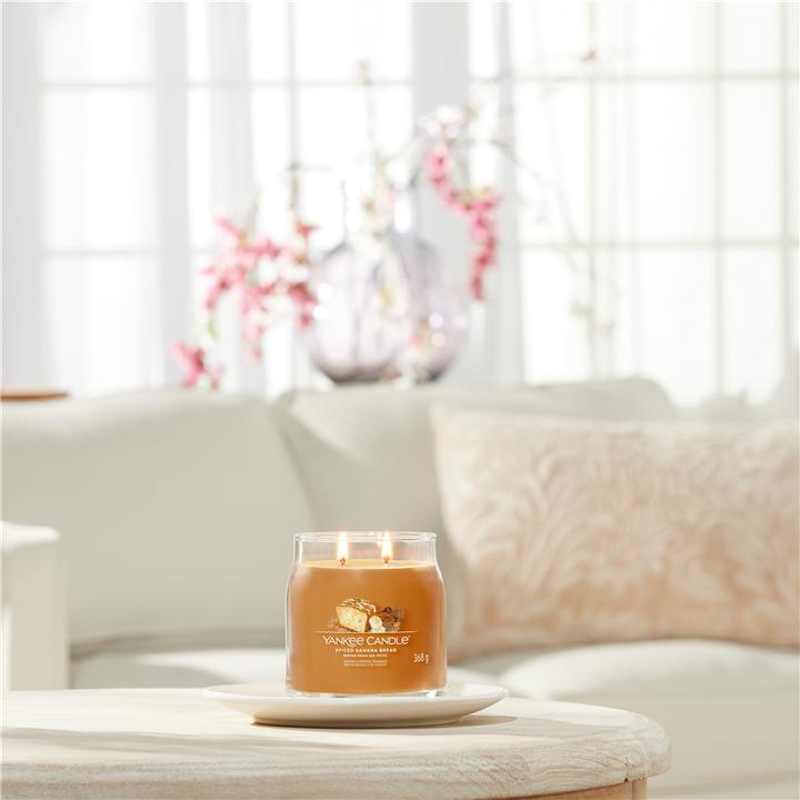 Produktbild Yankee Candle Duftkerze Spiced Banana Bread Signature Medium Jar