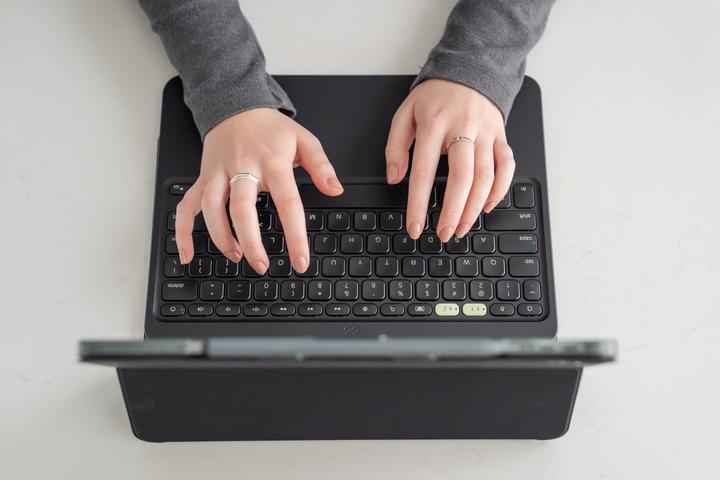 Produktbild Zagg KB ProKey 2 iPad Pro 13 M4 Bl Germa (103414678) (DE)