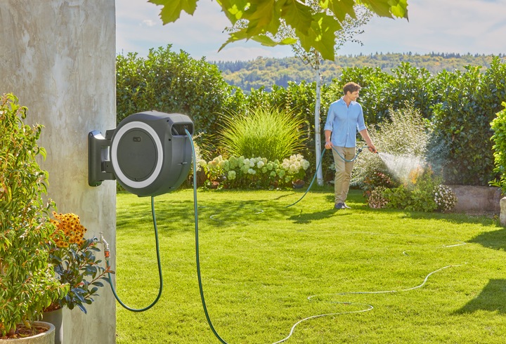 Image du produit Gardena Dévidoir mural sans fil PowerRoll XL 18V blanc 35 m (35 m)