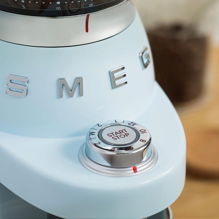 Immagine prodotto Smeg CGF11PBEU stile anni '50, corpo in alluminio pressofuso, laccato, blu pastello