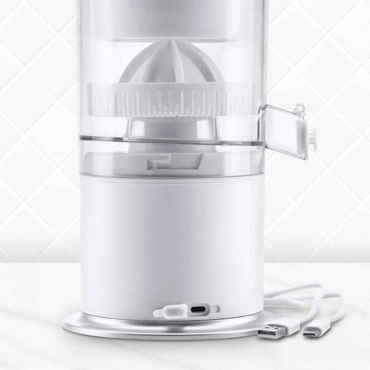 Actual product image Ufesa Squeeze&Go Rechargeable Juicer 30 USB Uses