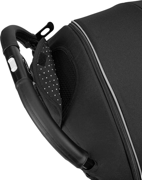 Image du produit MoMi ESTELLE LIGHT schwarz mit silbernem Gestell / Sportwagen / ab 6 Monaten / bis 15 kg