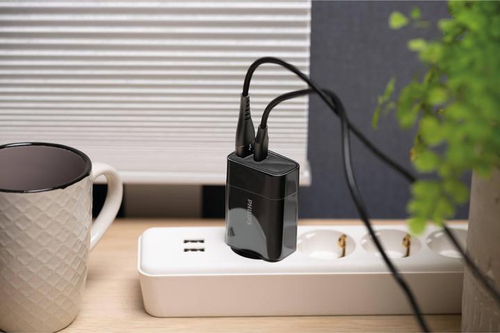 Actual product image Philips USB charger 2-fold (30 W)