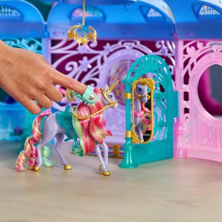 Produktbild Spin Master Unicorn Academy - Stall Spielset (inkl. Brunnen mit Licht- und Soundeffekten)