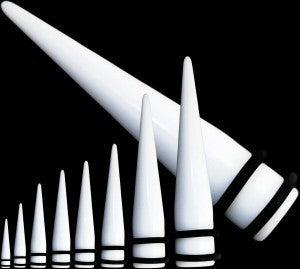 Produktbild Hermex 18mm Ohr Plug Expander Dehnungsstecker Piercing aus Weissen Bioplastik - Weiss (Acryl, Silikon)