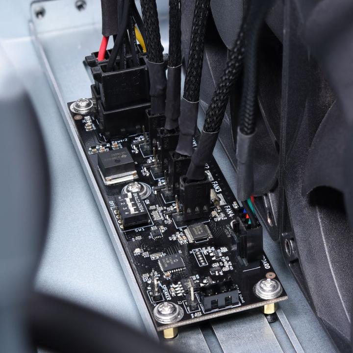 Produktbild Alphacool ES Guardian 4Port Powerfan Hub (4 Lüfter)