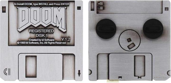 Produktbild Fanattik Doom Ansteck-Pin Floppy Disk Limited Edition