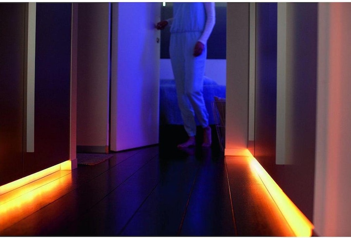 Actual product image Philips Hue Lightstrip Plus (RGBW, 200 cm, Indoor)