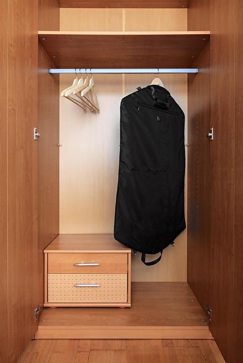 Actual product image Travando Anzugtasche mit 15" Laptopfach und Schultergurt