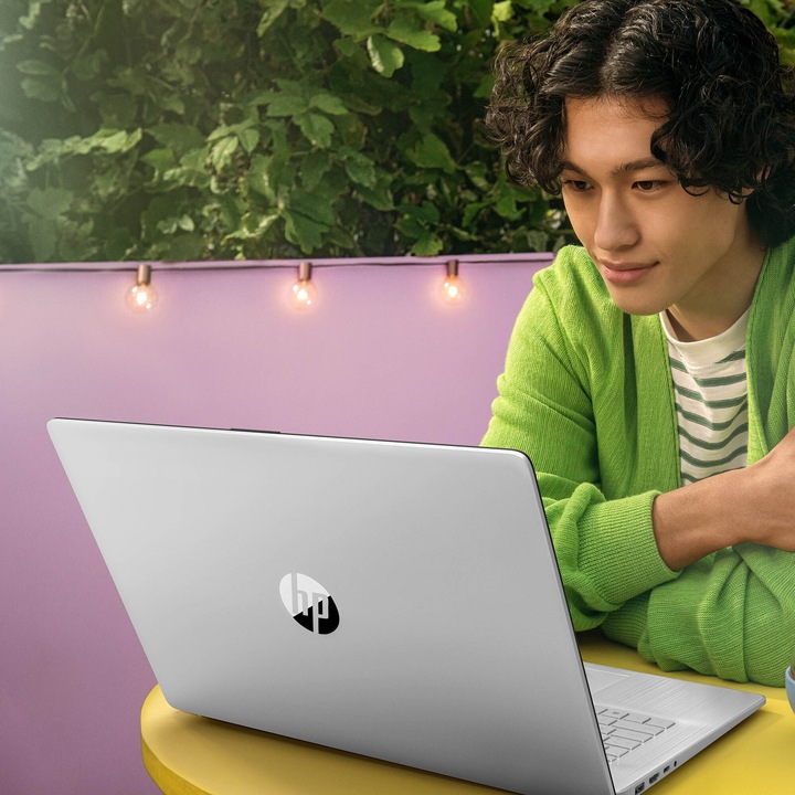 Produktbild HP Laptop, 17,3" FHD IPS, AMD Ryzen 3 7320U, 8GB RAM, 256GB SSD, Win11 Home (17.30", AMD Ryzen 3 7320U, 256 GB, DE)