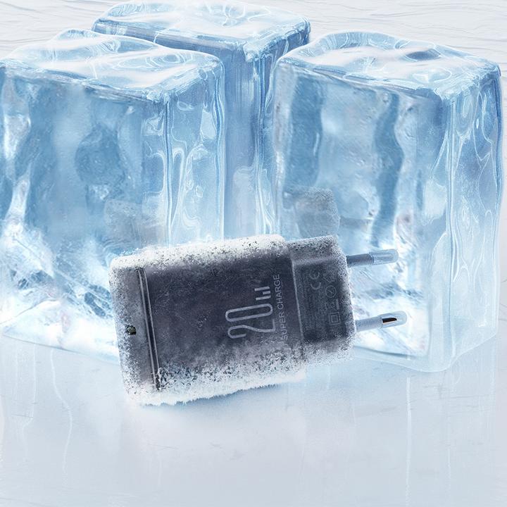 Actual product image Joyroom JR-TCF06 Flash Series PD 20W Single-Port Charger-Black (EU)+C to L Cable 1m-Black (20 W, 1 portion)