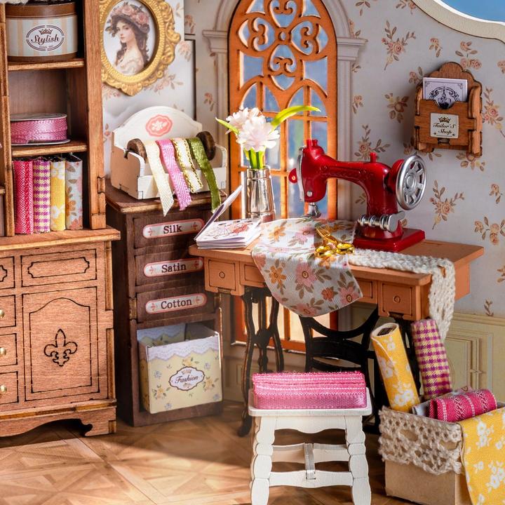 Actual product image Robotime Modellbausatz 'Elsa's Tailoring'