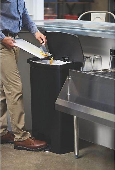 Actual product image Rubbermaid pedal bin (68 l)