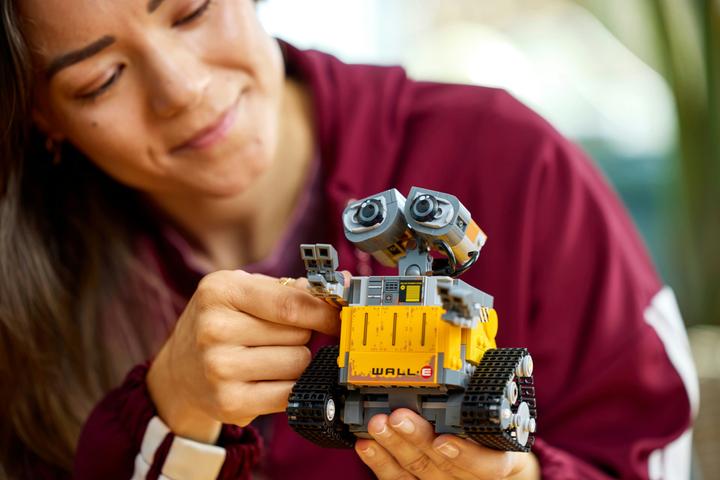 Actual product image LEGO WALL-E and EVE (43279, LEGO Disney)