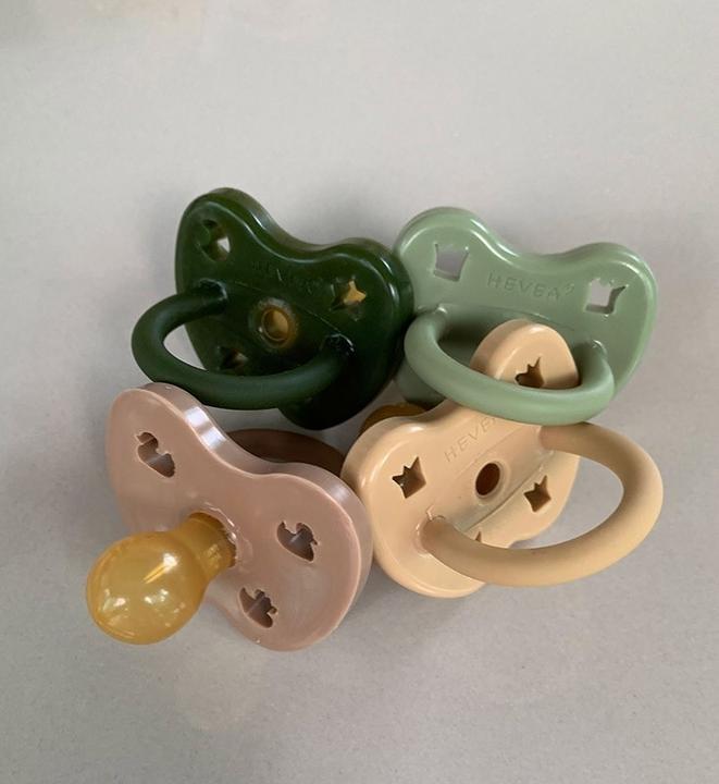 Image du produit Hevea Lot de 2 sucettes en caoutchouc naturel, vert mousse + vert forêt - orthodontie (à partir de 3 mois) (2 x, à partir de 3 M.)