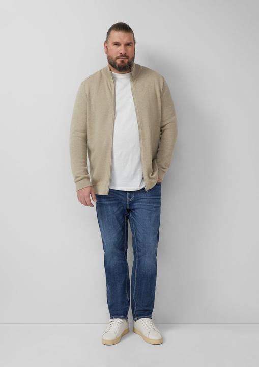 Produktbild s.Oliver Strickjacke Baumwoll-Strickjacke mit Stehkragen und Logo-Patch (5XL, XXL)
