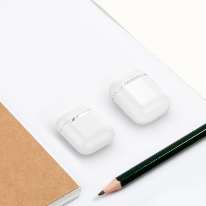 Actual product image Hyper Hyperjuice Qi Wireless Adapter AirPods White (Charging case cover)