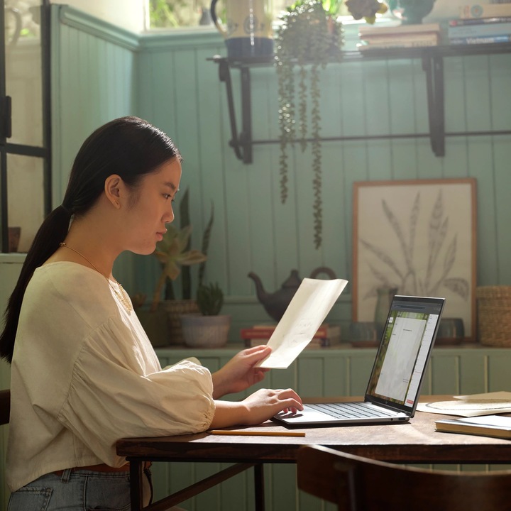 Produktbild HP ENVY x360 14-fa0153ng 14,0" 2.8k OLED Touch, AMD Ryzen 5 8640HS, 16GB RAM, 512 GB SSD, Windows 11 (14", AMD Ryzen 5 8640HS, 16 GB, 512 GB, DE)