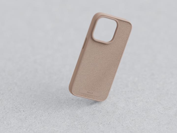 Produktbild Njord Hard-Cover Fabric MagSafe Case Pink Sand (Apple iPhone 15 Pro Max)