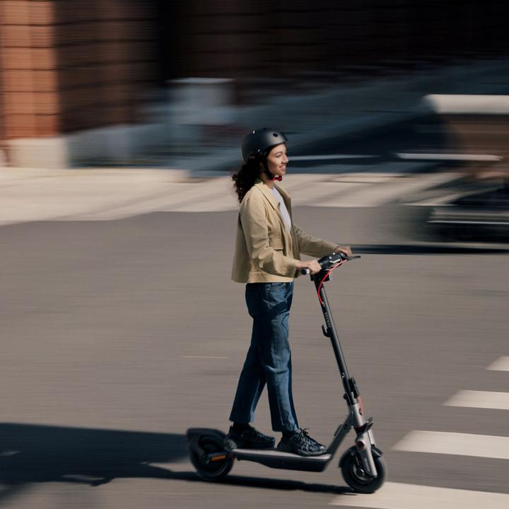 Produktbild Segway-Ninebot F3 D (20 km/h, 70 km, 450 W)