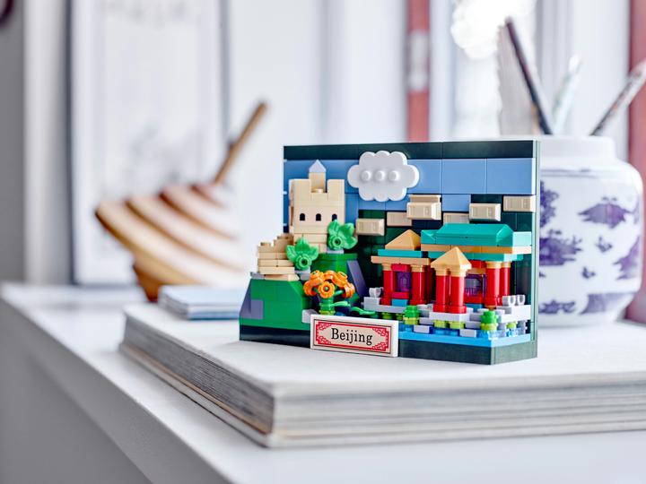 Actual product image LEGO Creator postcard from Beijing (40654)