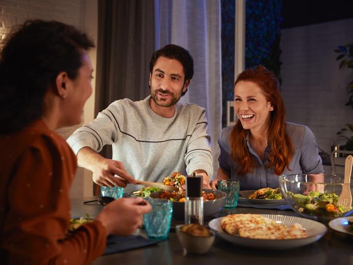 Produktbild Philips Hue White Ambiance BT (E27, 9 W, 806 lm, 2 x, F)