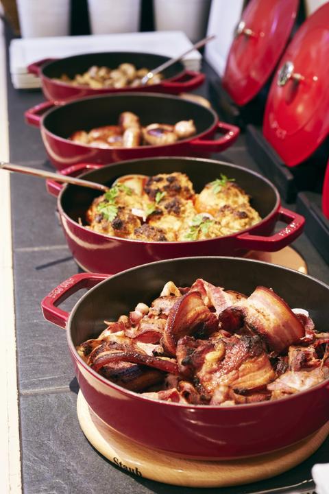 Actual product image Staub Schmorpfanne Chistera 24cm, Kirsch-Rot, Gusseisen (24 cm, Casserole + Stewpot, Cast iron)