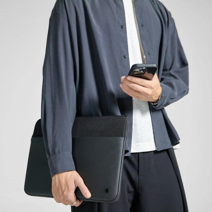 Productafbeelding Incase A.R.C. Hoes voor 16-inch laptop - Zwart (16")