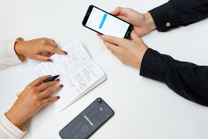 Produktbild Fairphone 3 (64 GB, Dark Translucent, 5.65", Dual SIM + SD, 12 Mpx, 4G)