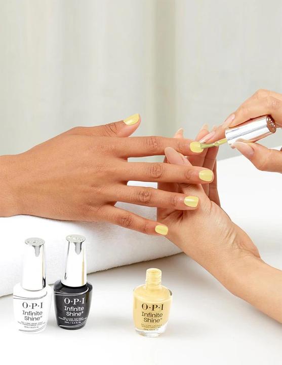 Image du produit OPI Brillance infinie This Chic is Bananas (ISL112 This Chic is Bananas (Ce chic est une banane), Vernis à ongles effet gel)