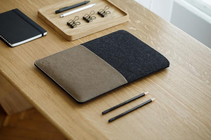 Actual product image Oakywood Felt MacBook Sleeve - sleeve for MacBook - color Anthracite / MacBook Pro 13” - (Apple)