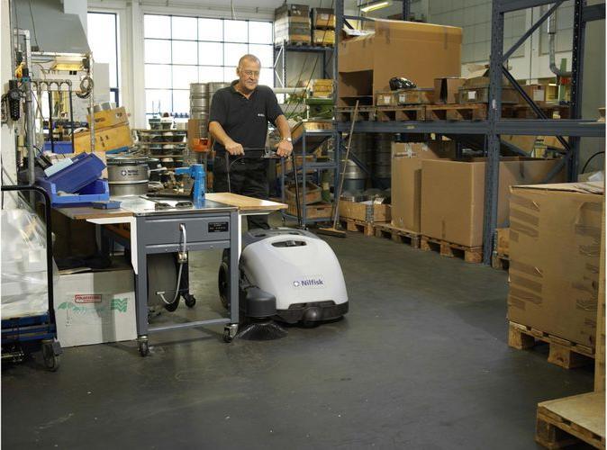 Actual product image Nilfisk SW750 battery sweeper