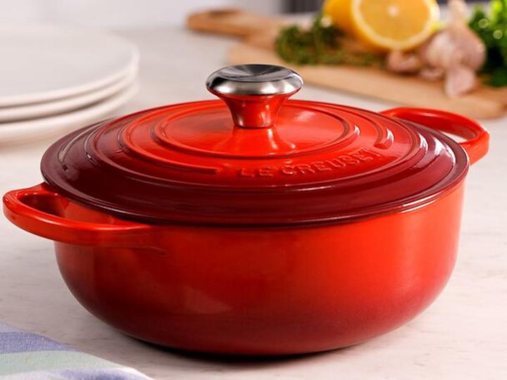 Image du produit Le Creuset Sauteuse Sig 24 cm Rouge Cerise (Casserole, Poêle à frire, Fonte, 24 x 14.70 cm)