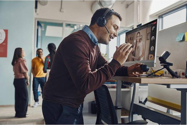 Image du produit HP Poly Voyager Focus 2 + adaptateur USB-C/A + station de chargement (Sans fil, USB-C)