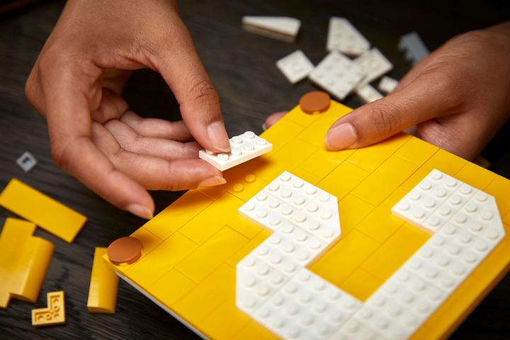 Actual product image LEGO Question Mark Block from Super Mario 64 (71395, LEGO Rare Sets, LEGO Super Mario)