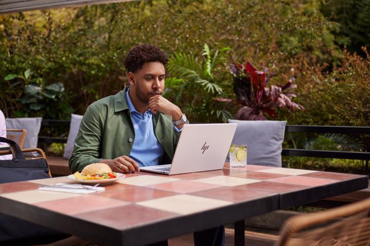 Actual product image HP EliteBook X Flip G1i (14.14", 1000 GB, 32 GB, DE, Intel Core Ultra 7 258V)