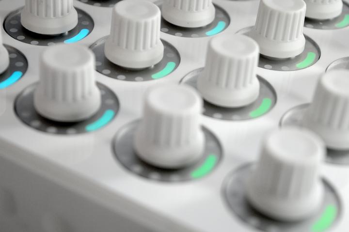 Produktbild DJTechTools Midi Fighter Twister White (Controller)